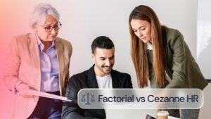 Comparativa Factorial vs Cezanne HR: tres profesionales revisando documentos juntos en una reunión de trabajo en la oficina