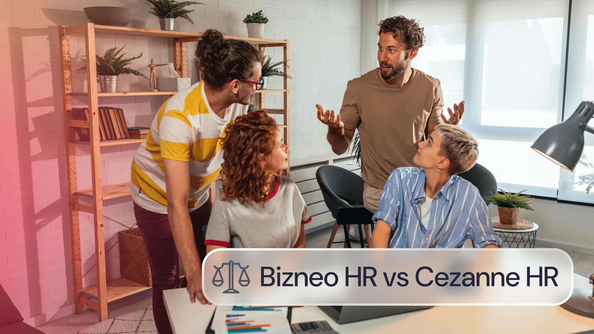 Equipo de trabajo colaborando en una oficina para comparar soluciones de gestión de recursos humanos