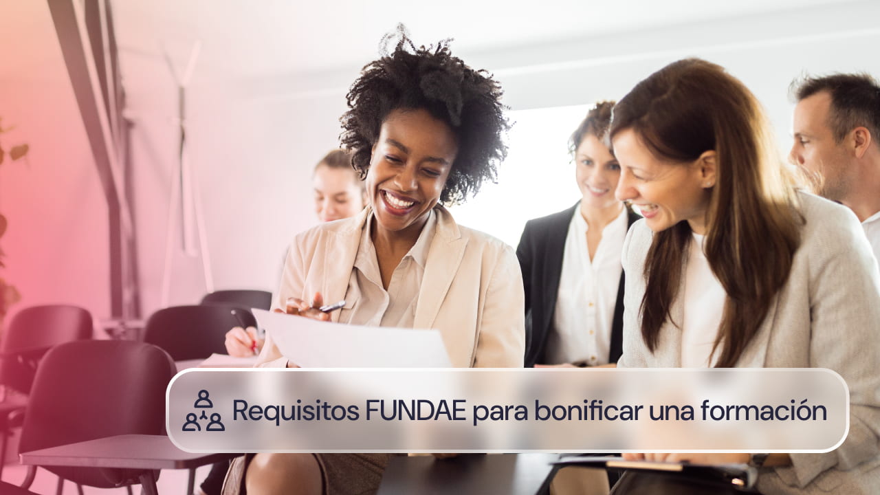 Profesionales participando en una sesión formativa para acceder a la formación bonificada para empresas y empleados